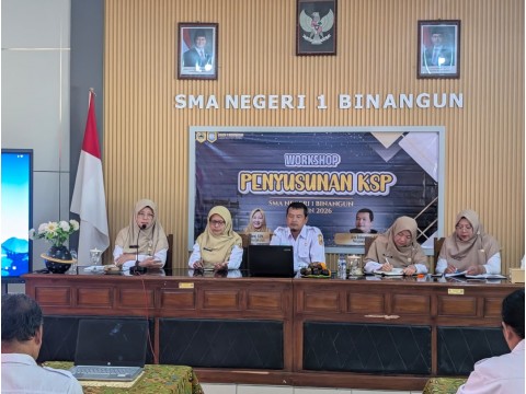 SMA Negeri 1 Binangun Selenggarakan Workshop Penyusunan Kuri